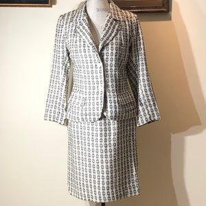 New Taylor Made Women’s Two Pieces Suit Black/Whit